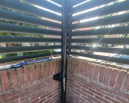 AlarmsysteemExpert.nl Cameramast 2 meter Ø 90mm met RVS muurbeugels